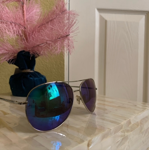 Queen2KeepUp Boutique Accessories Reflector Color Mirrored Aviator